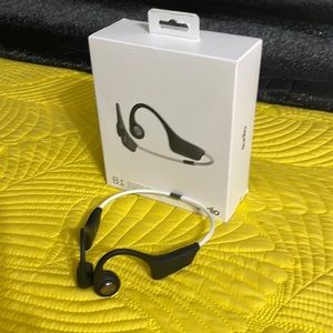 Studio B1 Black and white water resistance headphones. Used once.